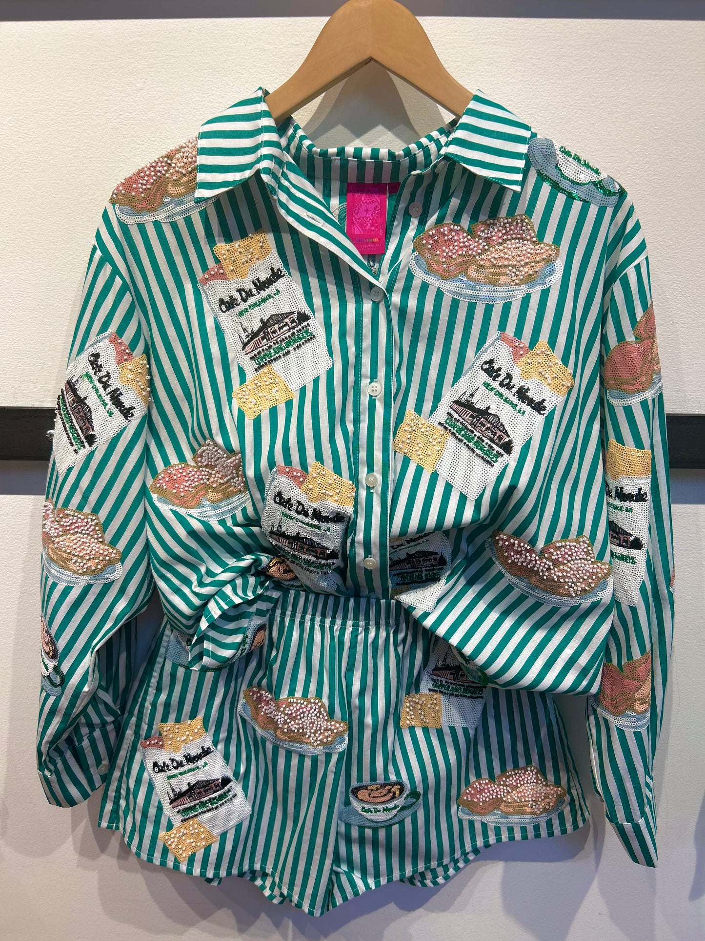 QUEEN OF SPARKLES Green & White Stripe Café Du Monde Icon Button Up Top